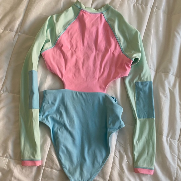 Hurley one piece. Size large - Picture 3 of 5